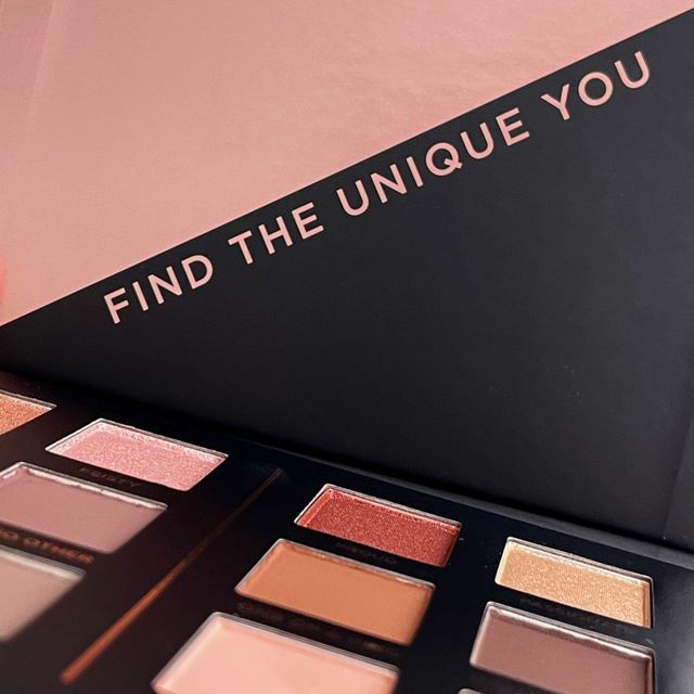 Younique Eyeshadow Palette Younique Eyeshadow Palette